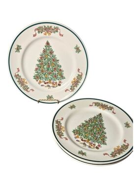 Johnson Brothers Victorian Christmas Dinner Plates Set Of 4.